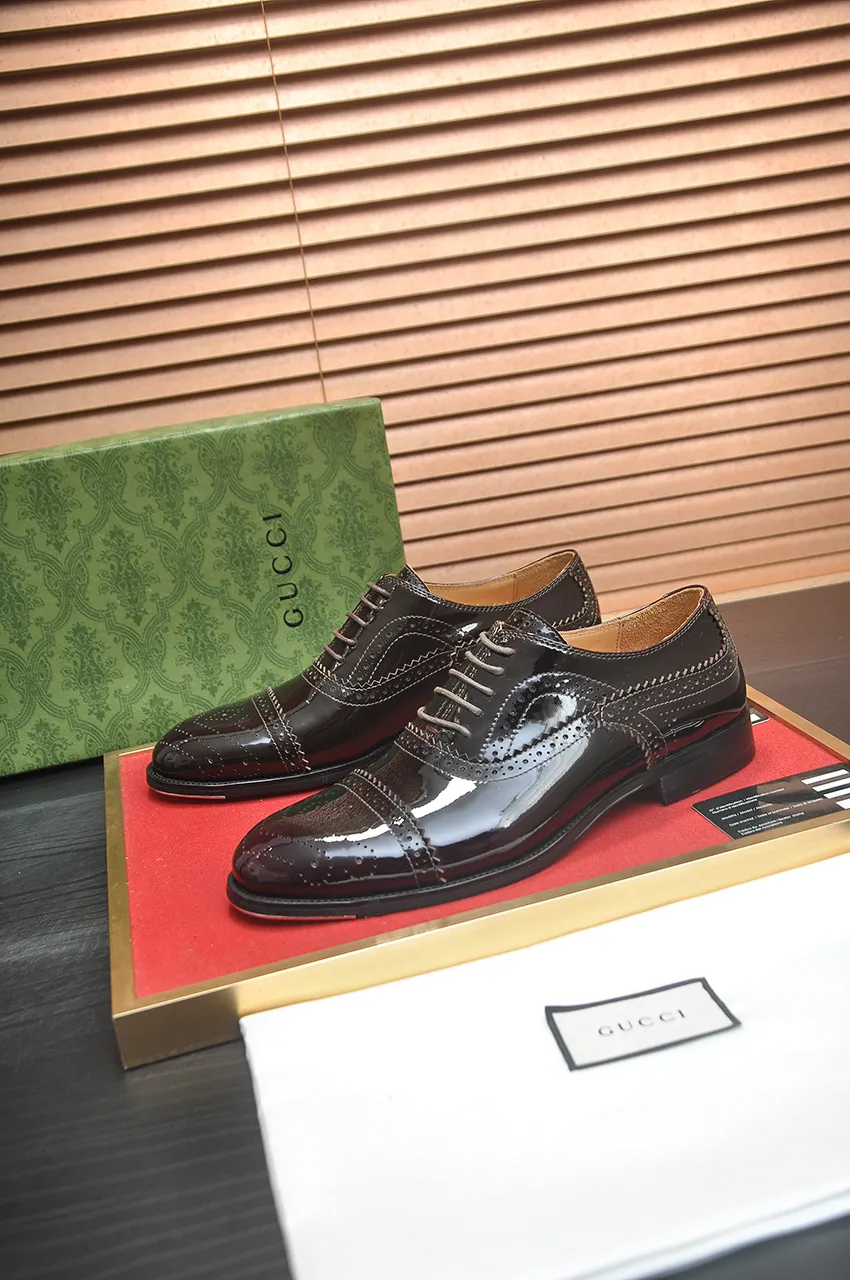 Men's shoes💰660💶 Brand: GUCCI (Gucci) Standard code: Men's code 39/44 (45/46 can be customized) Grade: Same as the official website Original quality Material: Original cowhide Water-dyed cowhide lining Original rubber outsole Style category: Men's fashionable casual leather shoes Distinguished big-name luxury elements top luxury Color: Actual picture